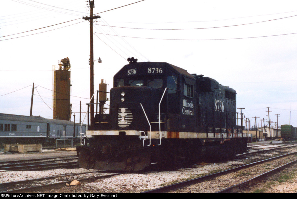 IC GP11 #8736 - Illinois Central